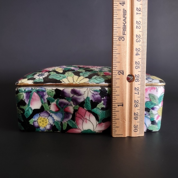 ‼️SOLD‼️ Handpainted 'Thousand flowers' Chinese Porcelain Ceramic Trinket Box - Picture 8 of 11